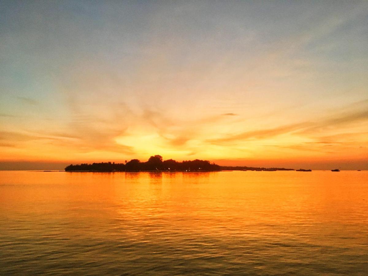 Rasdhoo Wave Blue Bed & Breakfast ภายนอก รูปภาพ