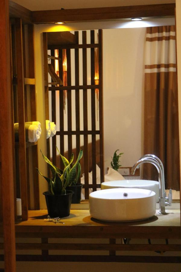 Rasdhoo Wave Blue Bed & Breakfast ภายนอก รูปภาพ