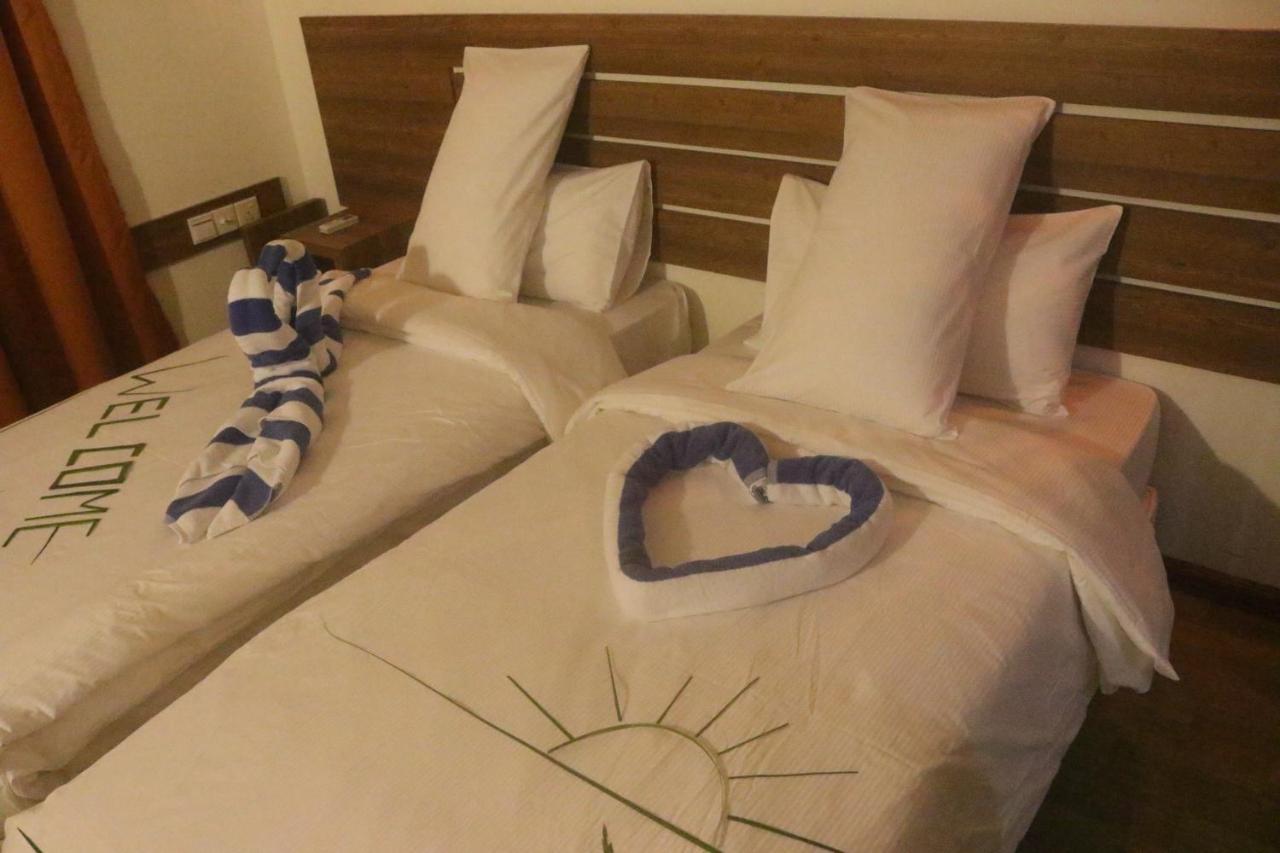 Rasdhoo Wave Blue Bed & Breakfast ภายนอก รูปภาพ